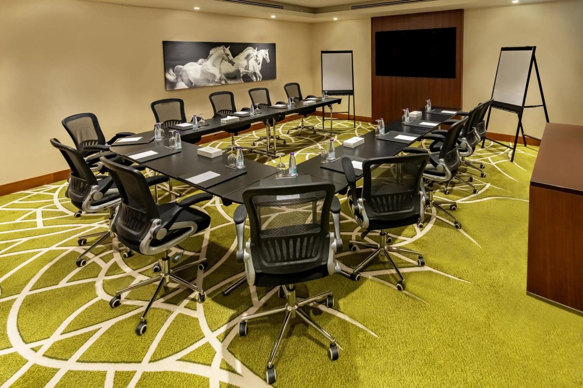 Courtyard By Marriott Riyadh Olaya Екстериор снимка