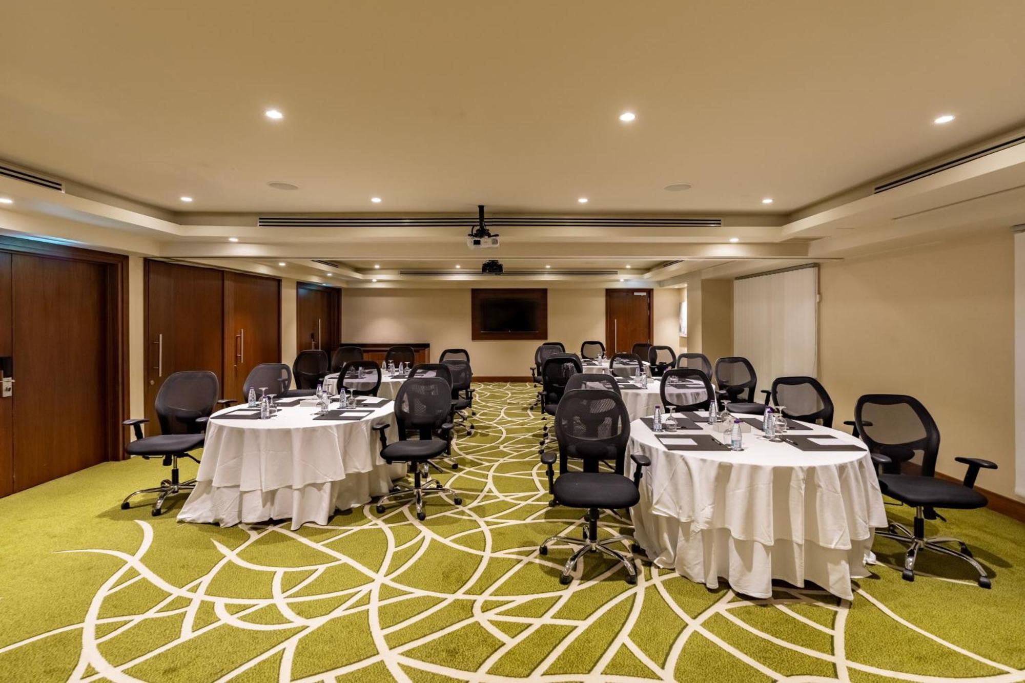 Courtyard By Marriott Riyadh Olaya Екстериор снимка