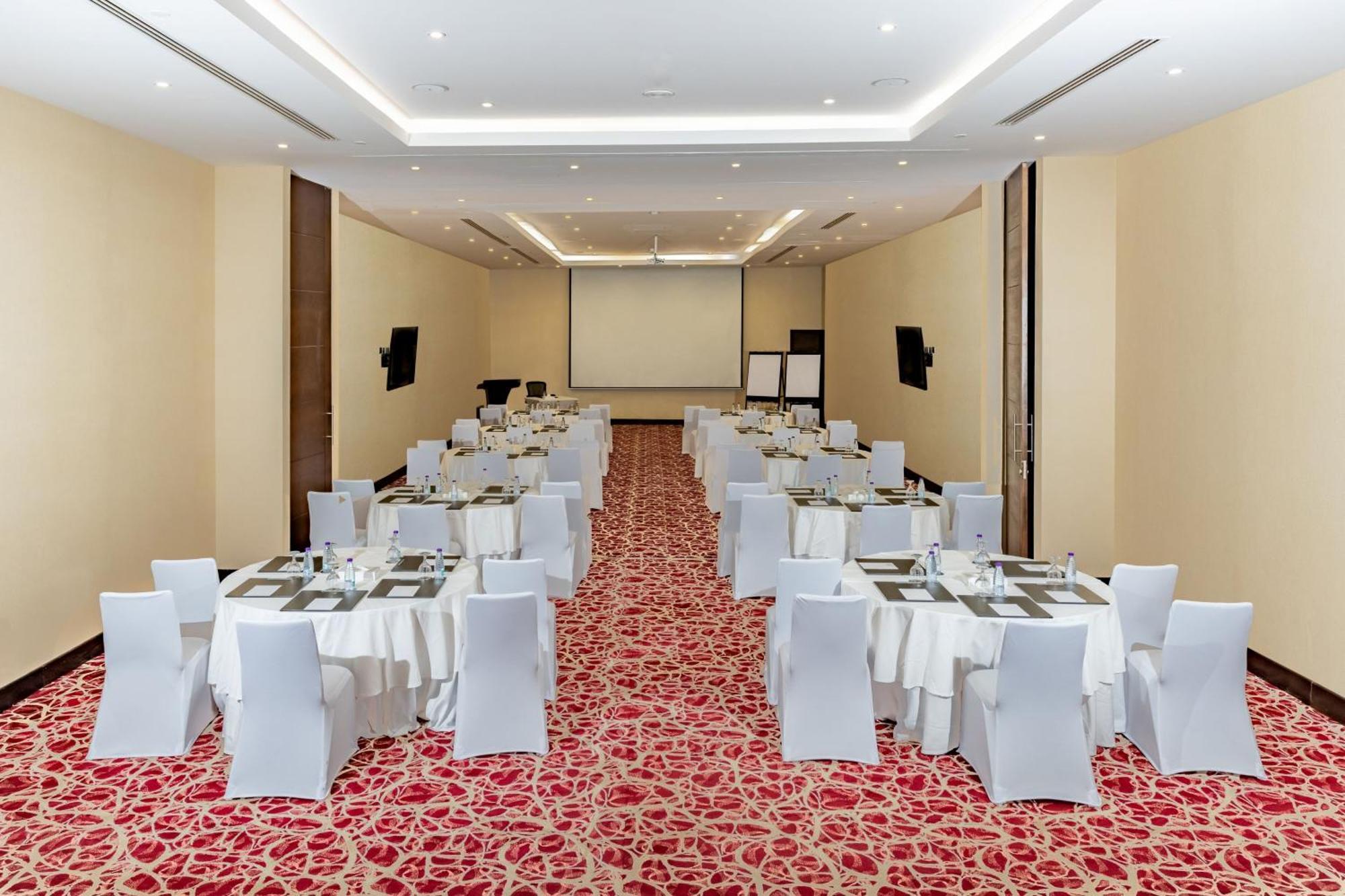 Courtyard By Marriott Riyadh Olaya Екстериор снимка