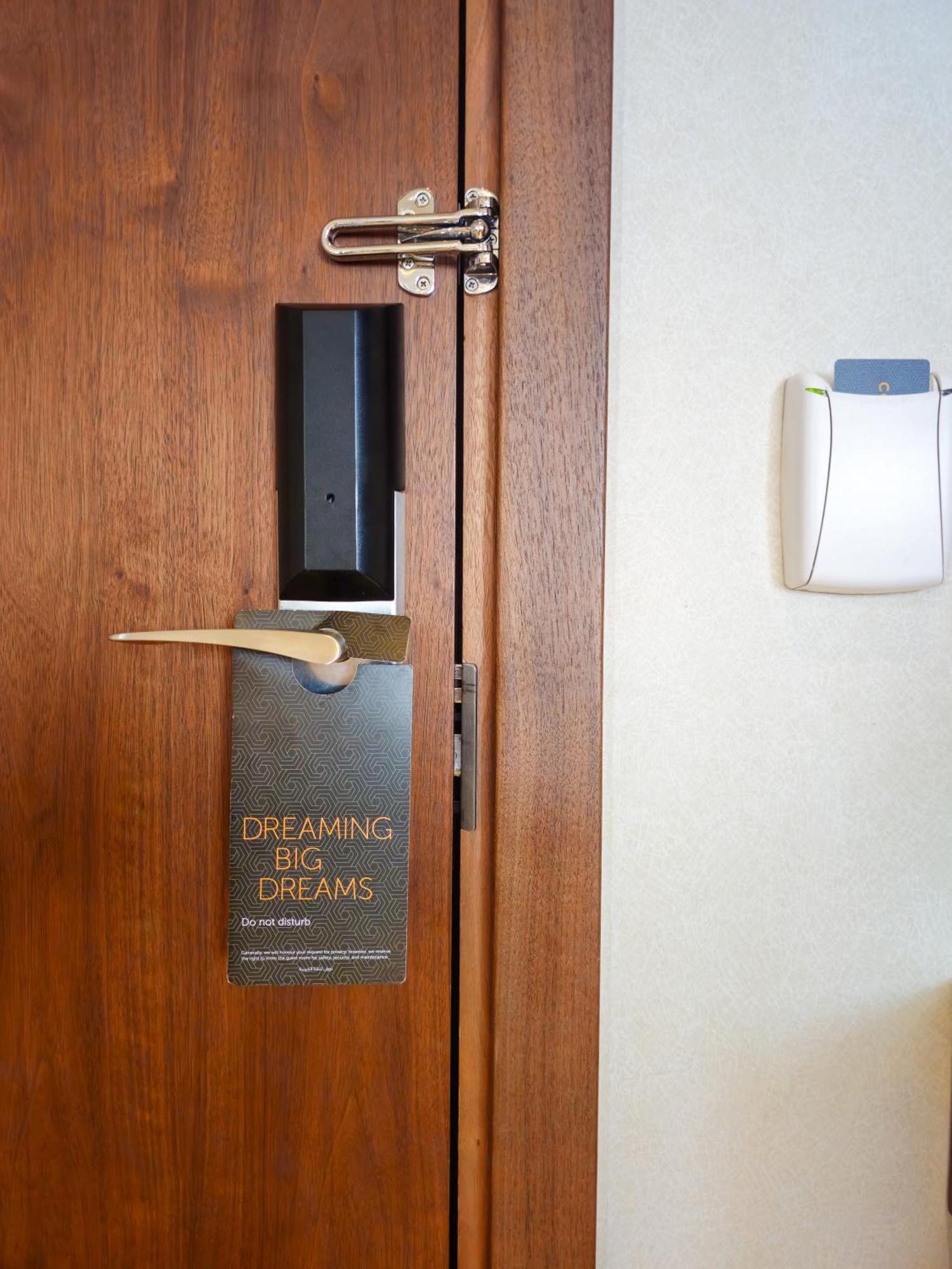 Courtyard By Marriott Riyadh Olaya Екстериор снимка